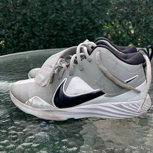 NIKE FORCE TROUT 7 TURF 4.5Y